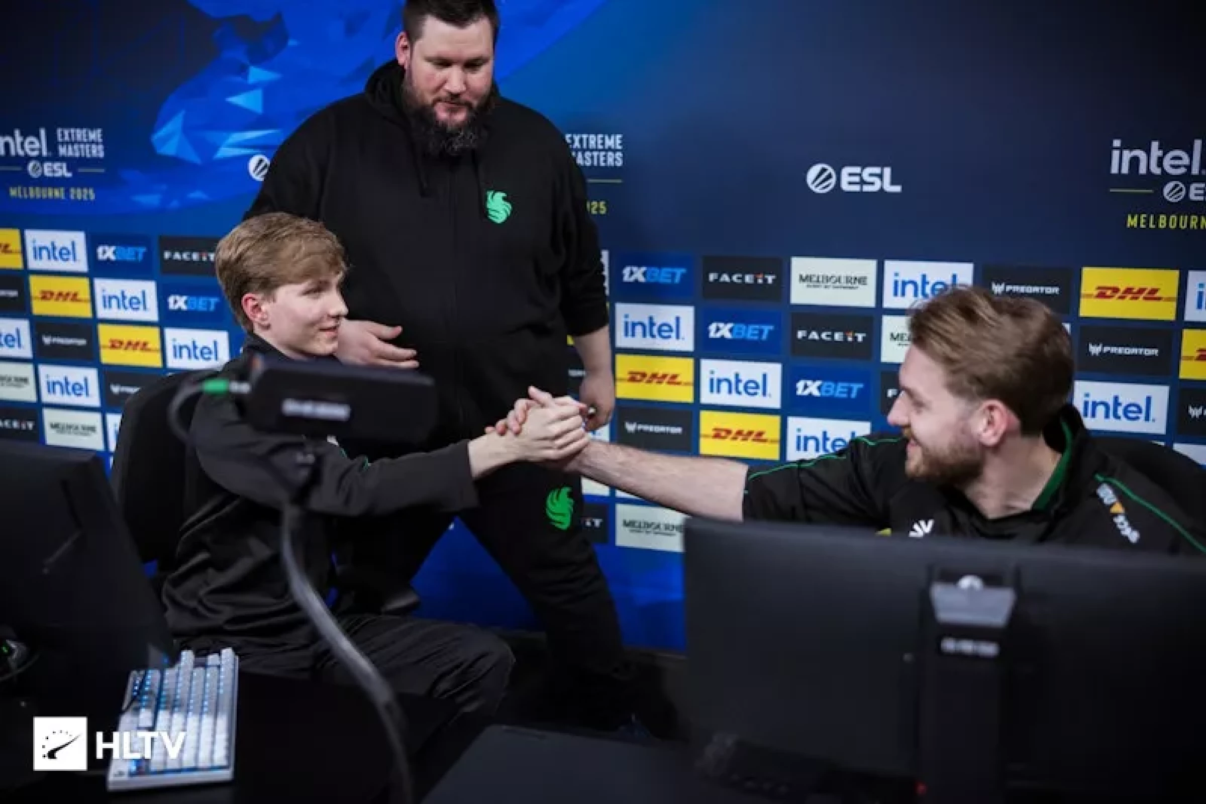 m0NESY uratuje Falcons?